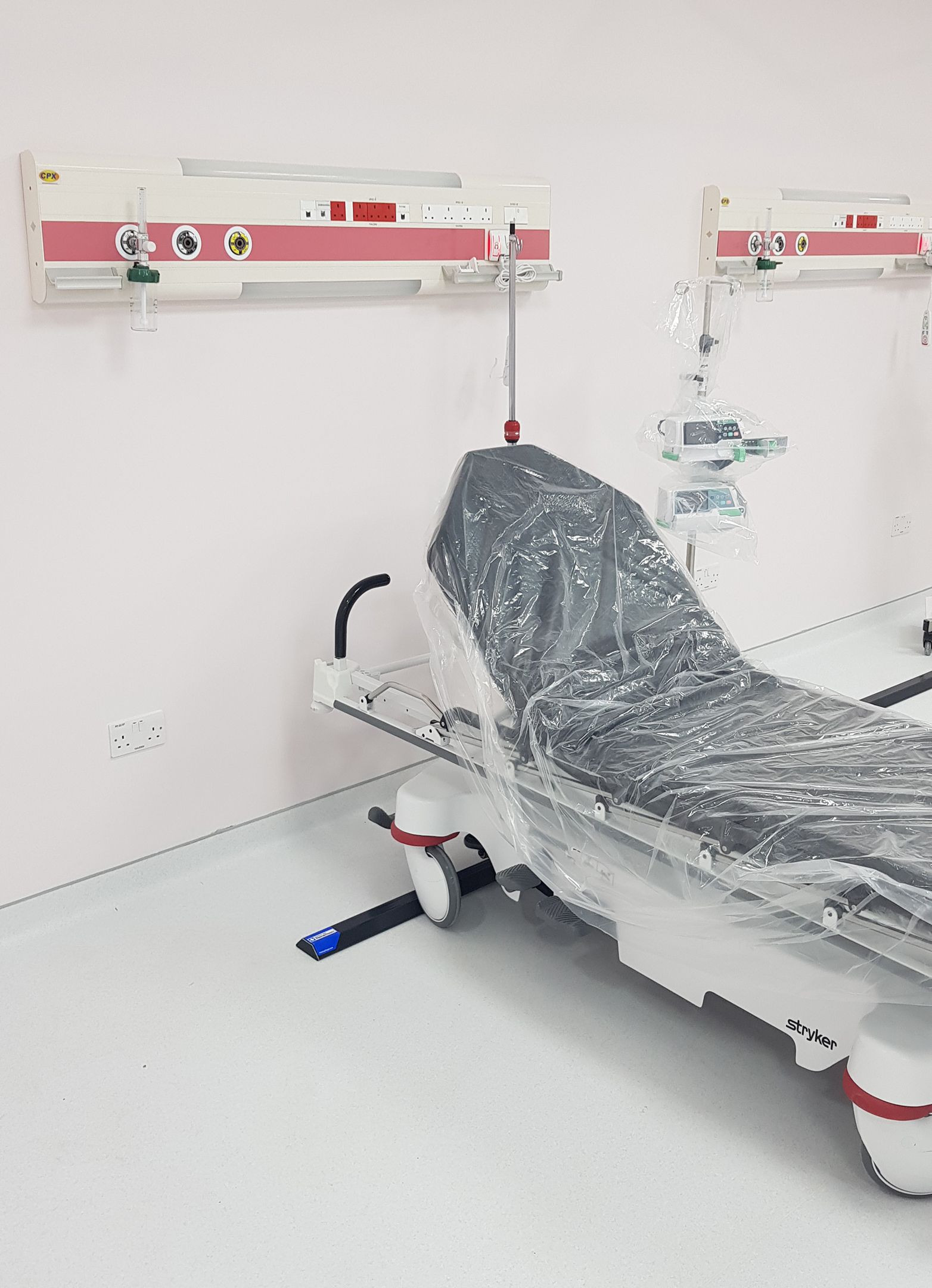 Maternity room, second view, with a Hospital Bed ParkingTarget positioned in front of the wall.